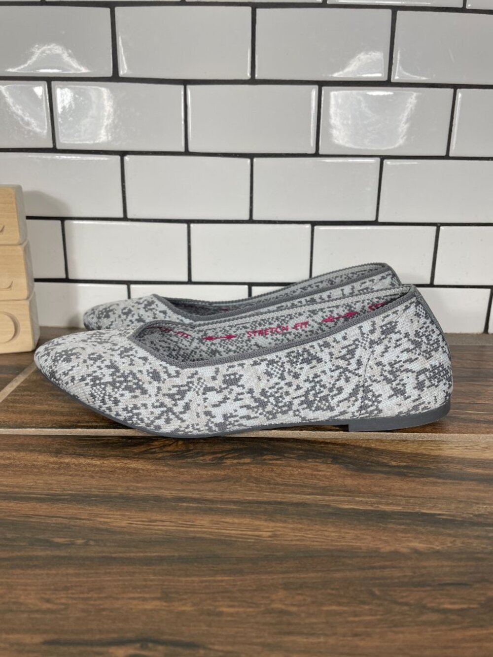 Skechers Cleo Camo Girl Shoes Womens Size 6 Gray Stretch Comfort Ballet Flat NEW